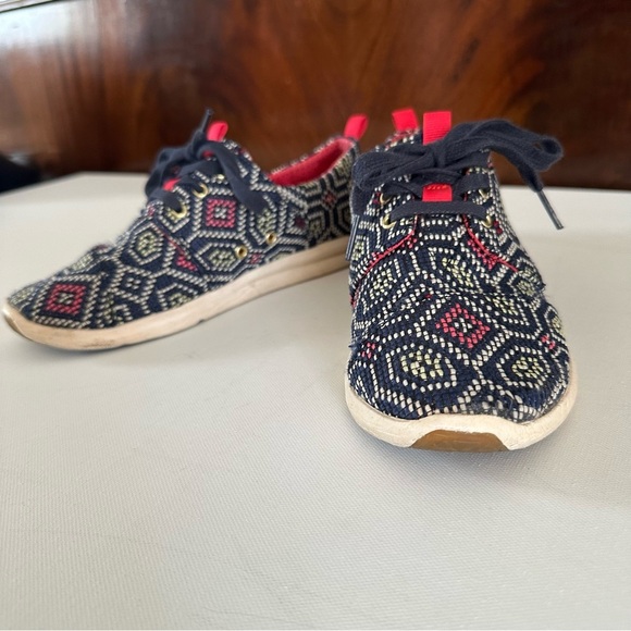 Tom’s Del Rey Navy Blue embroidered Colorful Boho Aztec Lace Up Shoes Women’s 6 - Picture 5 of 10